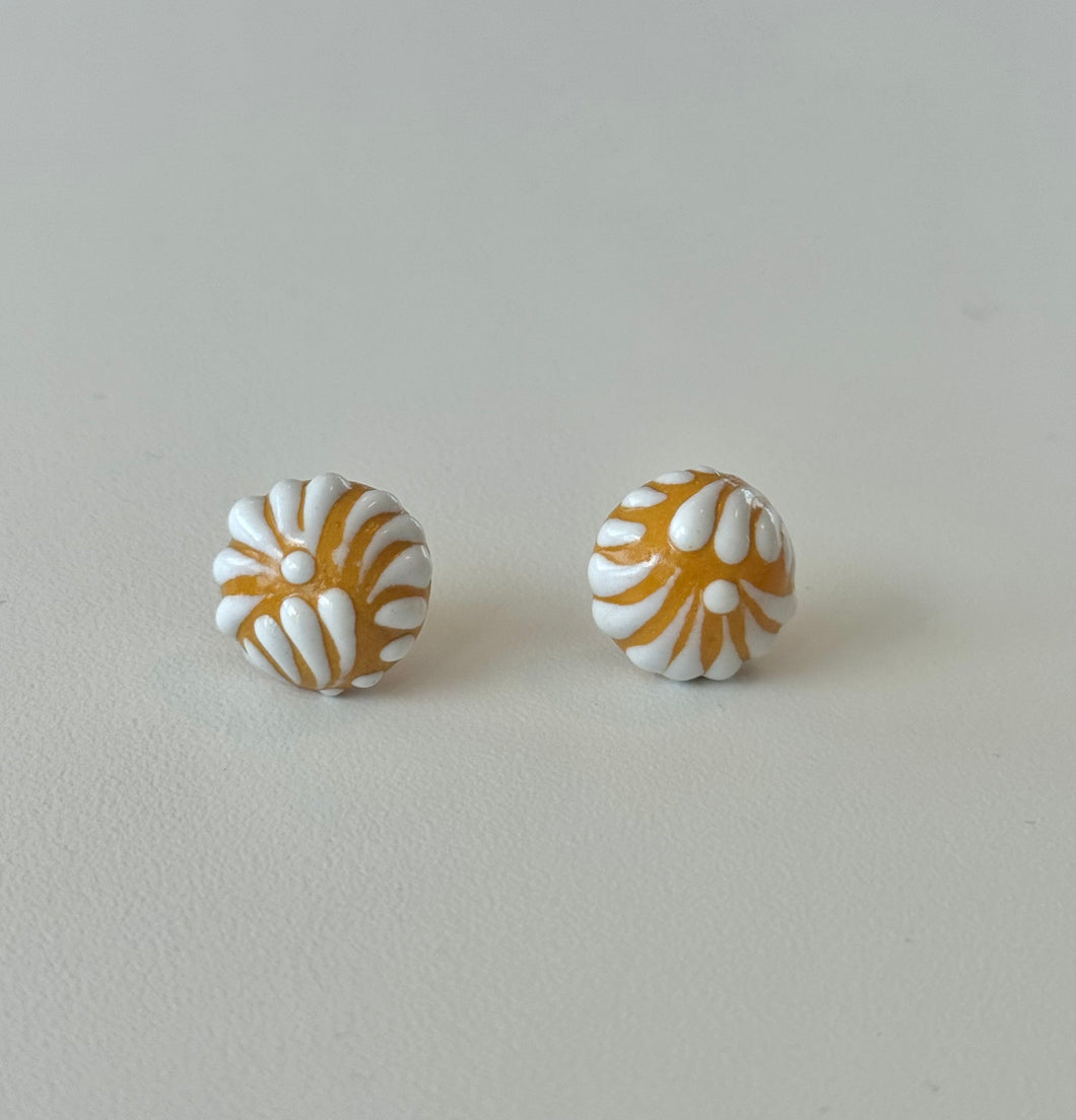Talavera amarilla studs