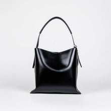 La Luna y Estrella Hobo Bag (black)