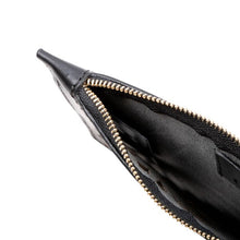 Barro Negro Wristlet