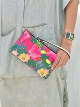 Flor de Pitaya wristlet